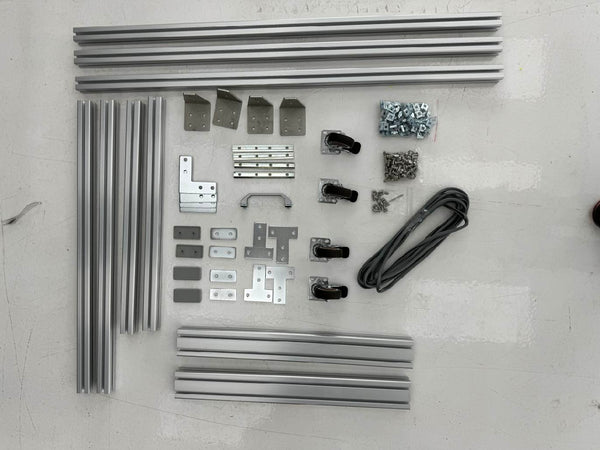 What is included in the Mini Glass Station 4'.